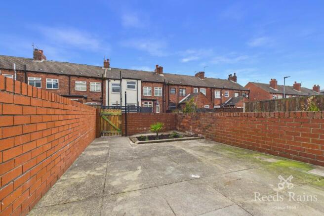 2 bed Terraced to rent Image 10