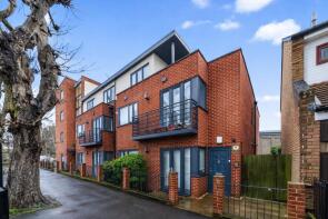 Flat 1, 136 Kingsdown Point, Palace Road, London SW2 3JZ