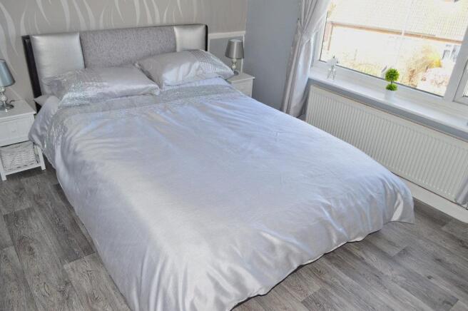 BEDROOM 2 (REAR)