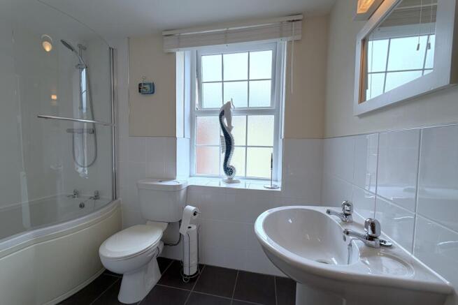 3 bed Flat for sale Image 9