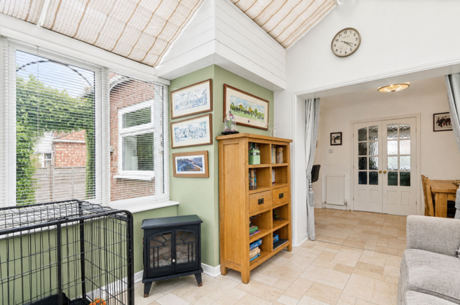 4 bed Semi-Detached for sale Image 8