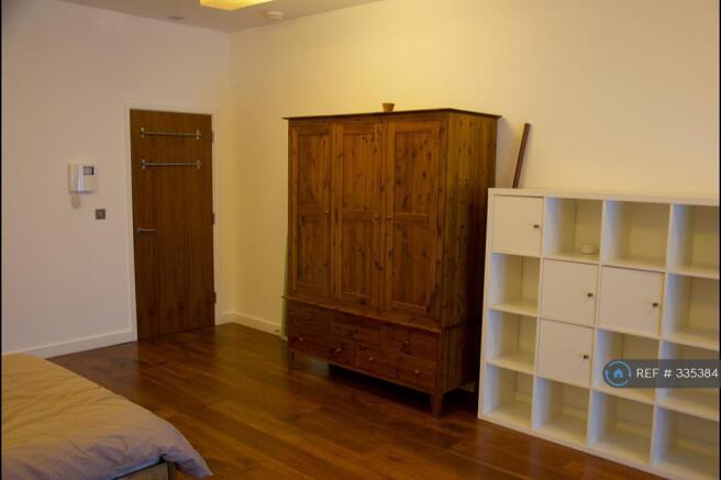 Large Bedroom / Studio