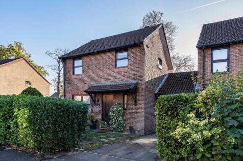 Fisher Close, Hersham, KT12