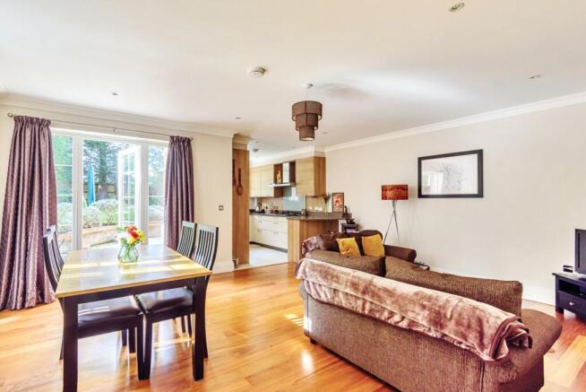 Lounge/Dining Room