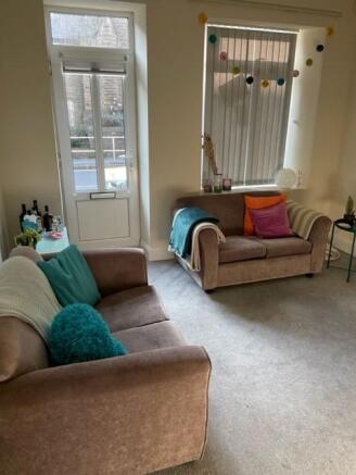 222 Howard, lounge pic 1.jpg