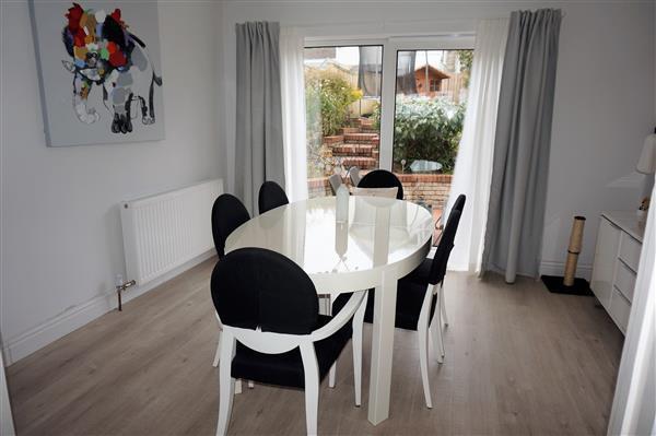 DINING AREA :