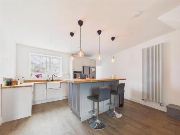 OPEN PLAN DIINING KITCHEN INTO LOUNGE
