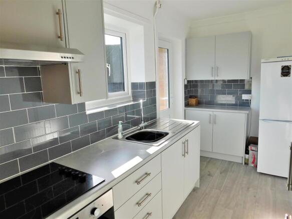 KITCHEN 2.JPG
