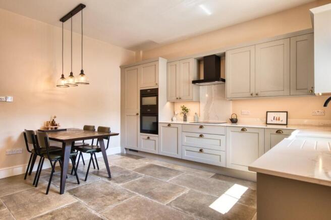 3 bed Terraced for sale Image 6