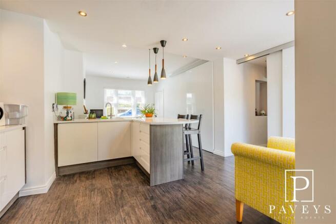 KITCHEN/DINER & FAMILY ROOM