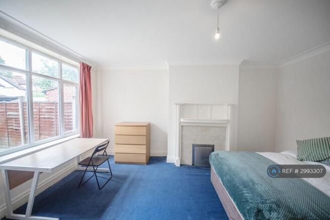 5 bed Semi-Detached to rent Image 4
