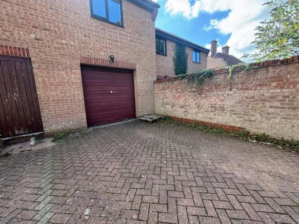 Garage & Parking