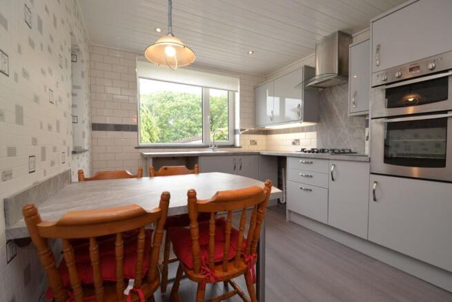 2 bed Semi-Detached Bungalow for sale Image 4