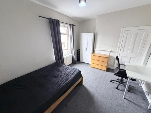 4 bed Terraced to rent Image 7