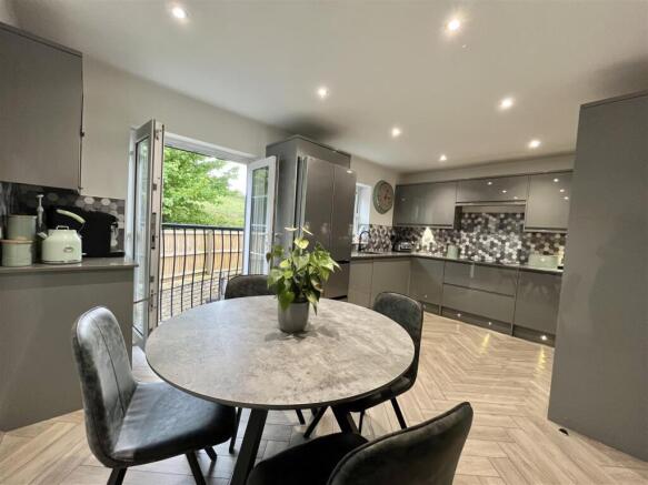 Calico Crescent, Carrbrook, Stalybridge photo 2