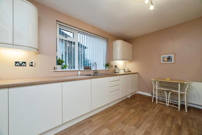 2 bed Semi-Detached Bungalow for sale Image 4