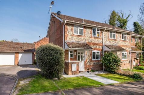 Hunts Close, Hook, Hampshire, RG27