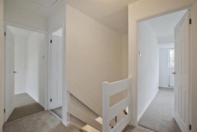 4 bed House for sale Image 9