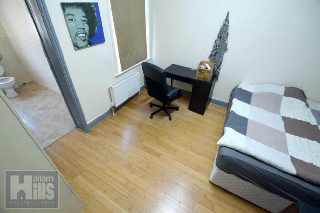 3 bed Apartment to rent Image 8