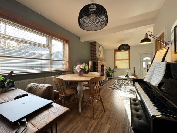 Lounge/Dining Room