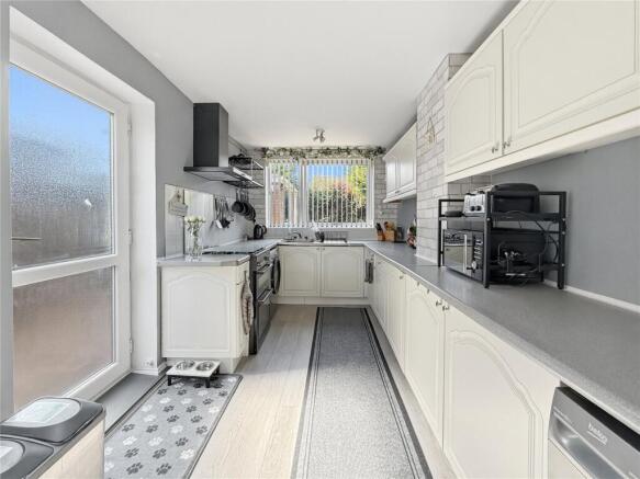 3 bed Semi-Detached for sale Image 10