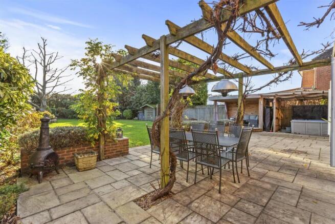 25 Marlow Rd, HP11 1TA-3.jpg