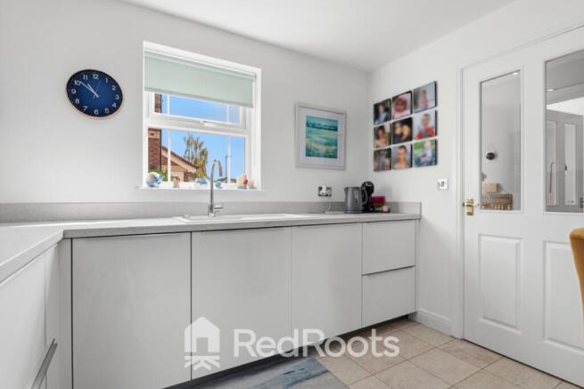 4 bed Detached for sale Image 9