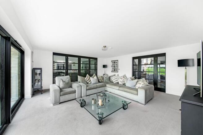 4 bed Detached for sale Image 6