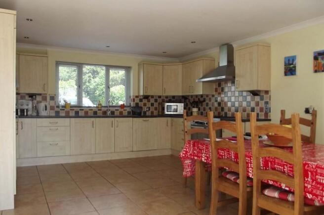 Kitchen/Breakfast/Living Area