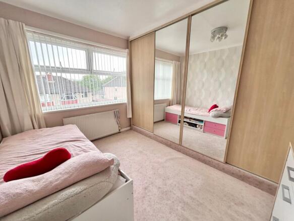 4 bed Semi-Detached for sale Image 7