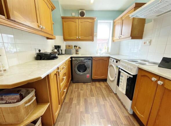 3 bed Flat for sale Image 6