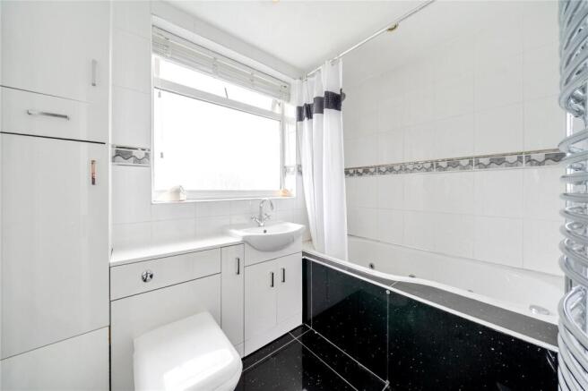 4 bed Semi-Detached for sale Image 5