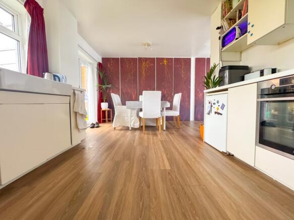 3 bed Semi-Detached for sale Image 7
