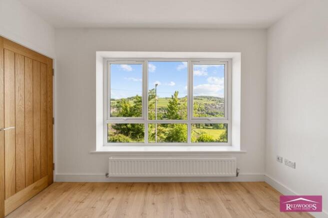 5 bed Semi-Detached for sale Image 9