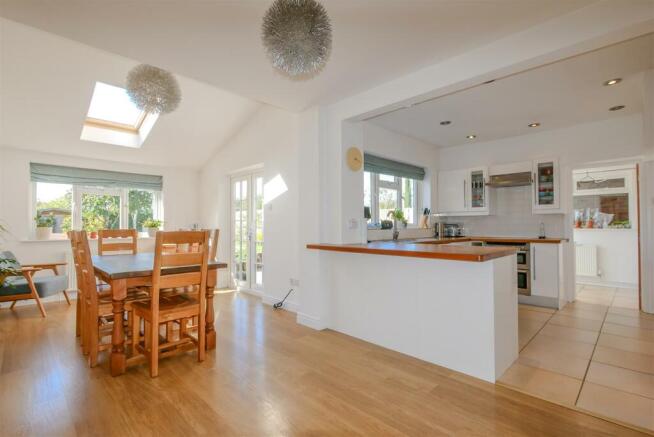 OPEN PLAN KITCHEN/DINER