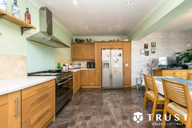 4 bed Semi-Detached for sale Image 8