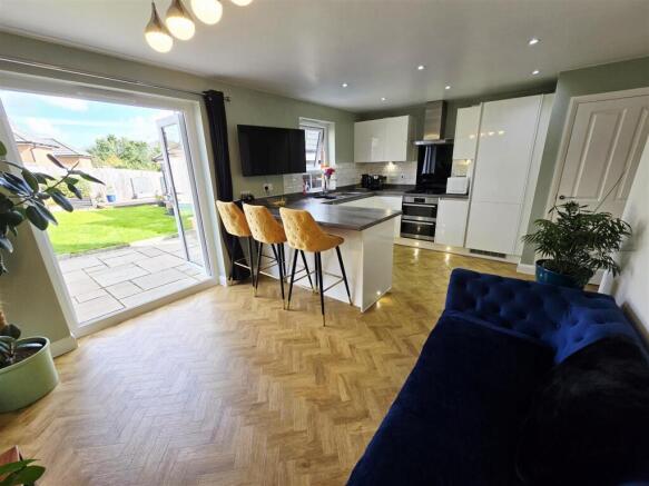 Kitchen / Dining Room