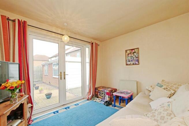 4 bed Semi-Detached Bungalow for sale Image 9
