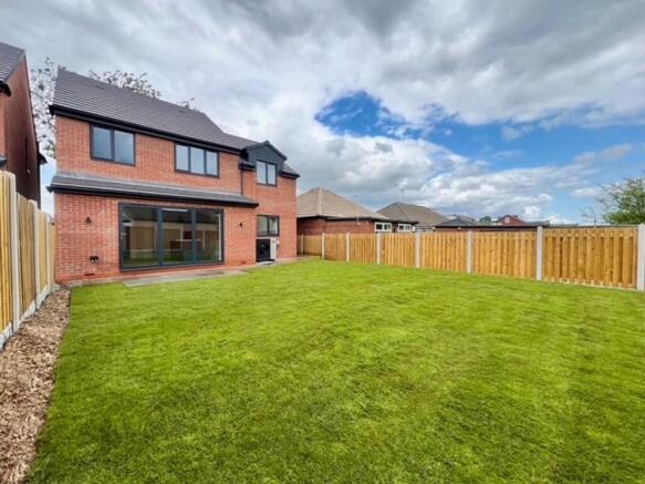 4 bed Detached for sale Image 10