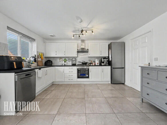 4 bed Detached for sale Image 8