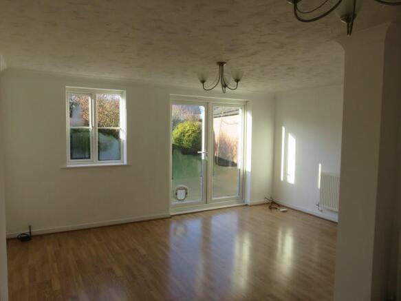SITTING ROOM/DINER