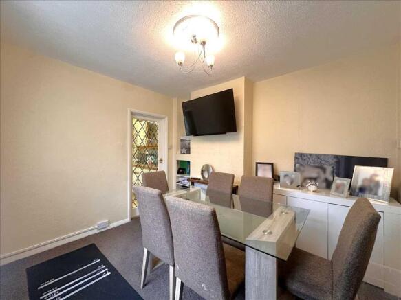 4 bed House for sale Image 11