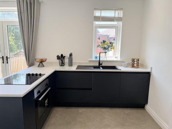 4 bed Semi-Detached for sale Image 7