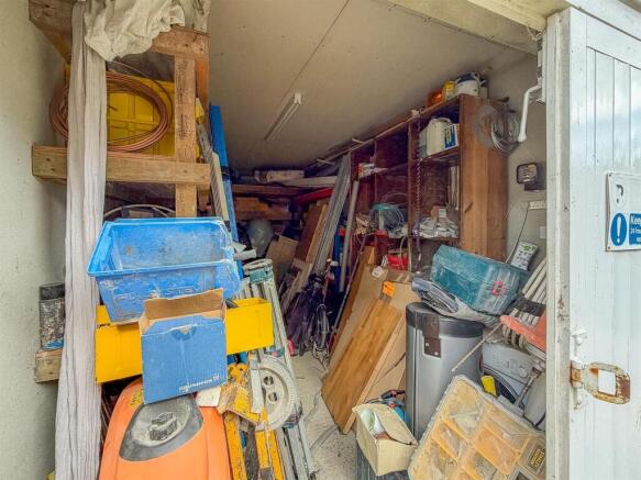 Garage & Parking (2).JPG