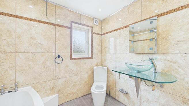 3 bed Semi-Detached to rent Image 9