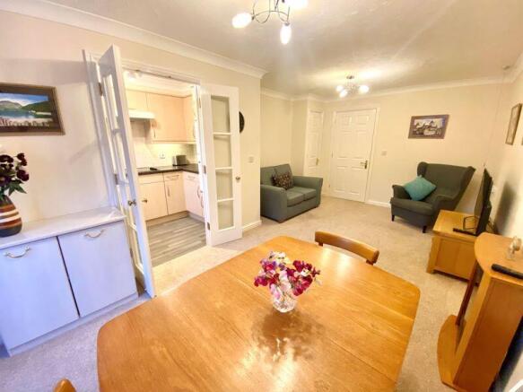 Lounge/Dining Room
