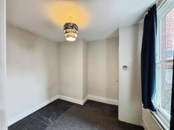 2 bed Apartment to rent Image 6