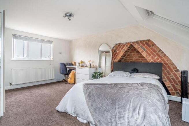 4 bed Terraced for sale Image 11