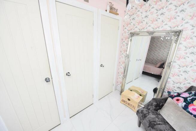 Bed 1 Dressing Room