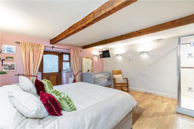 4 bed Detached for sale Image 8